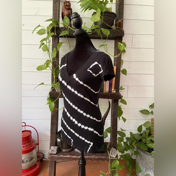 INC International Concepts: Short Sleeve Tee Shirt with embellishments - Picture 14 of 17